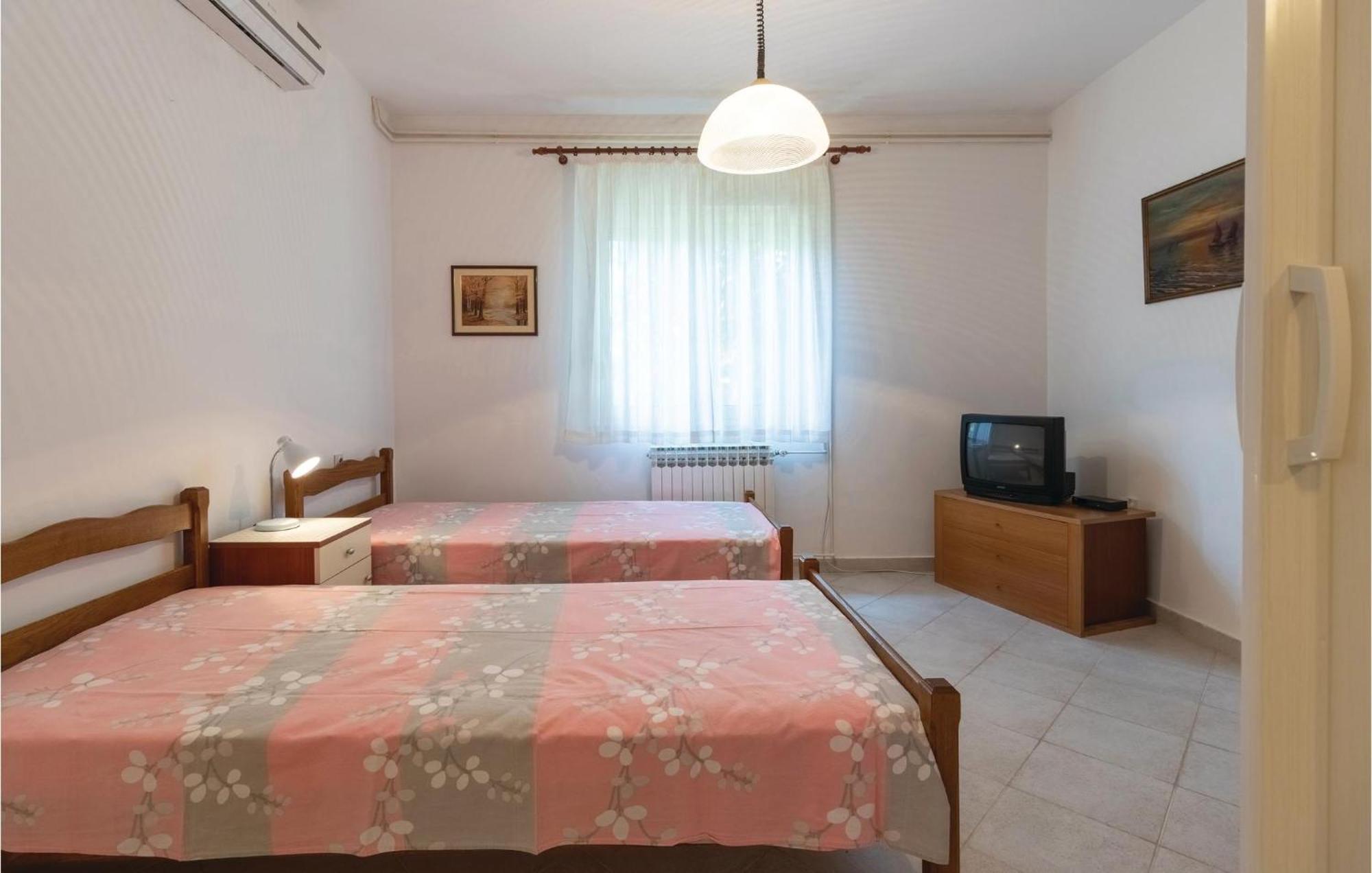 Nice Apartment In Zadar With Kitchen Екстериор снимка