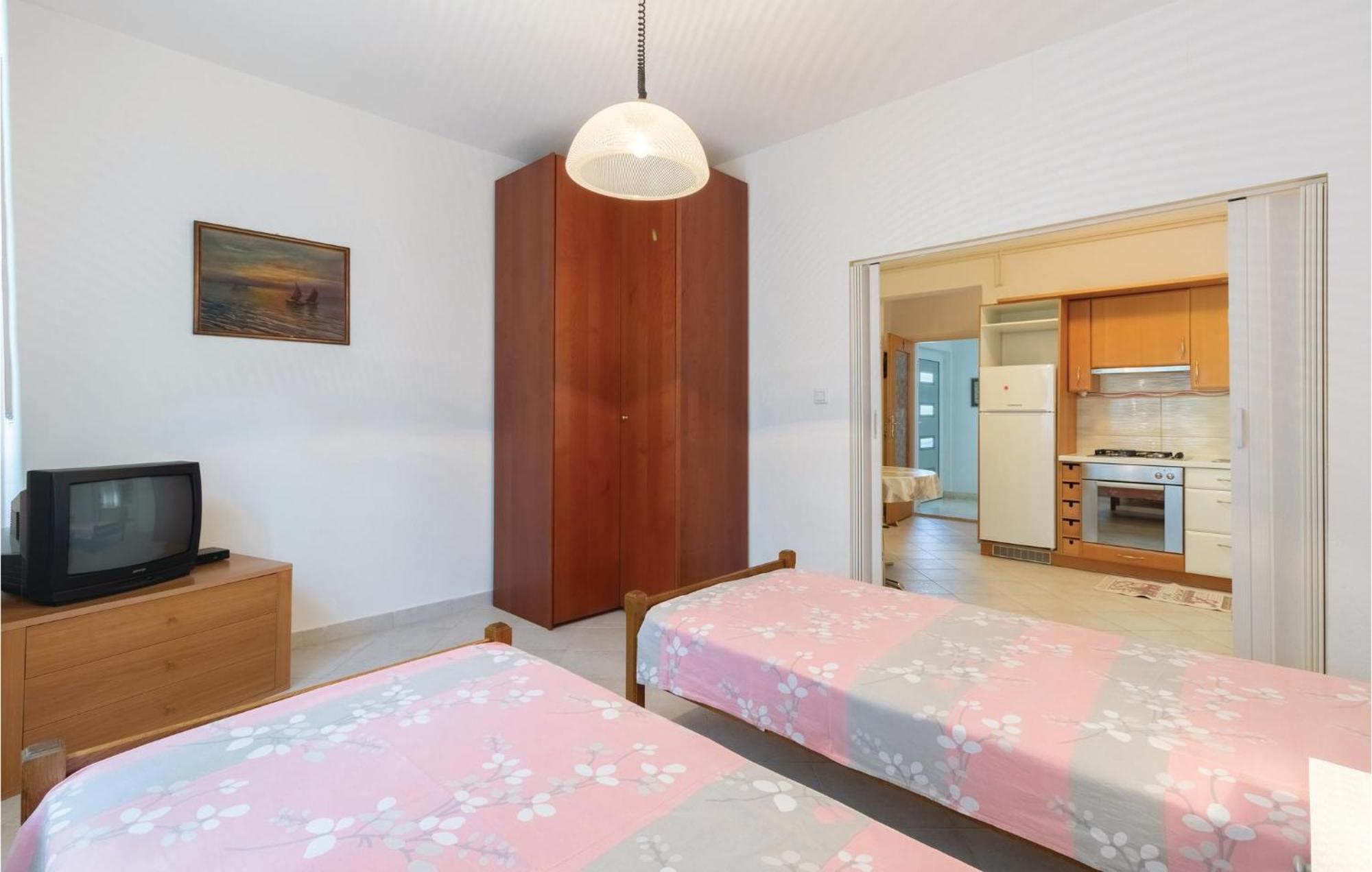 Nice Apartment In Zadar With Kitchen Екстериор снимка