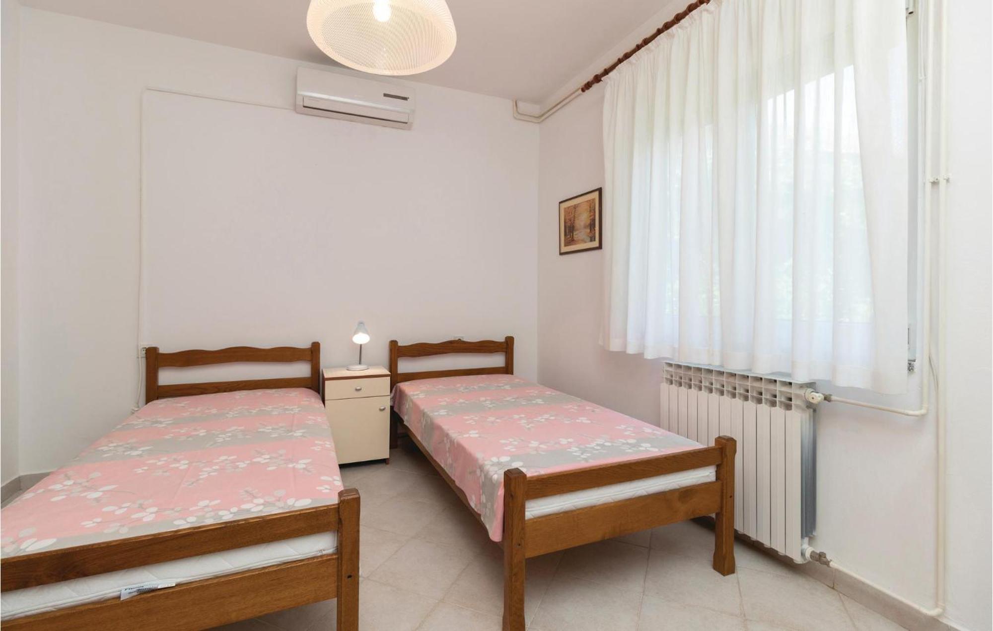 Nice Apartment In Zadar With Kitchen Екстериор снимка