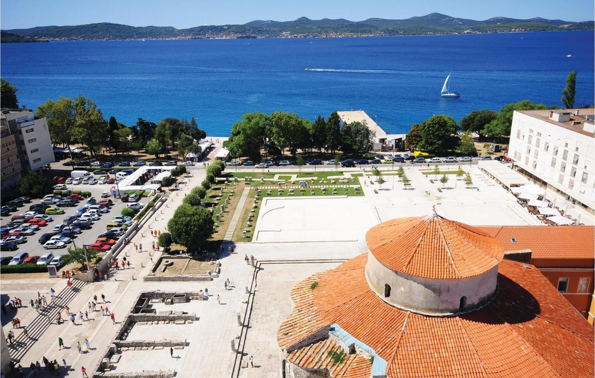 Nice Apartment In Zadar With Kitchen Екстериор снимка
