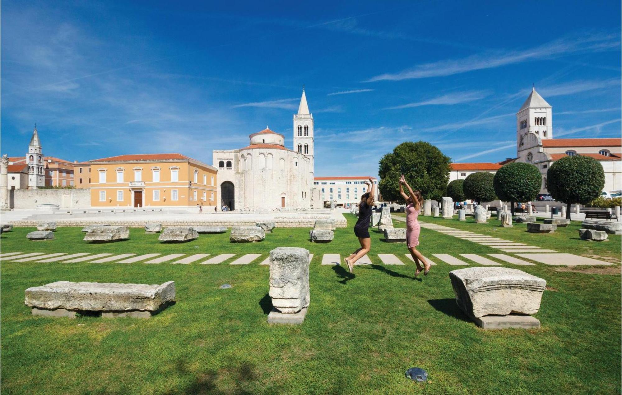 Nice Apartment In Zadar With Kitchen Екстериор снимка