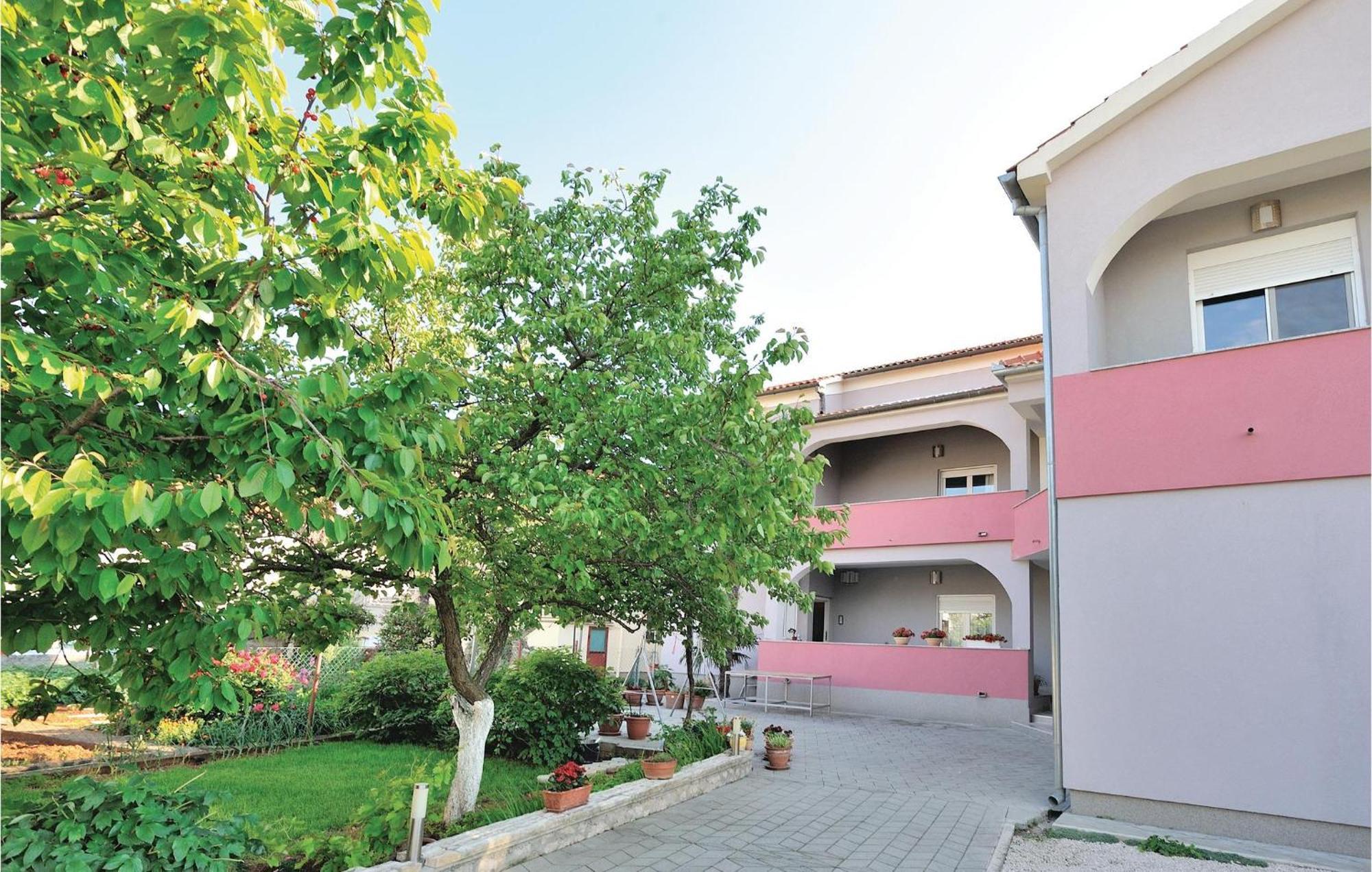 Nice Apartment In Zadar With Kitchen Екстериор снимка